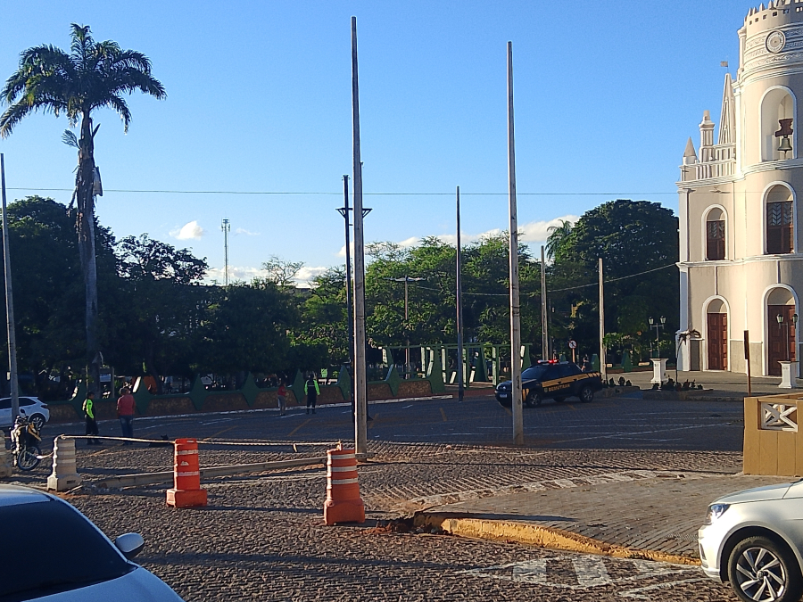 Postes de Ornamentação Só Saem Após Acidente em Barbalha